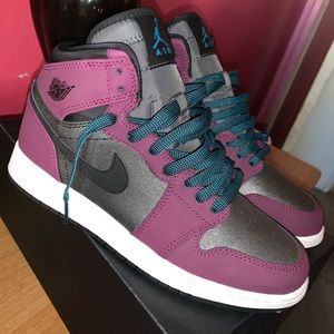 Air Jordan’s 1 RETRO High GG Mulberry’s